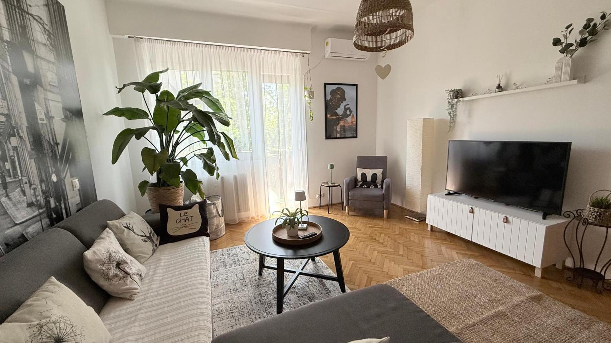 West Apartment *